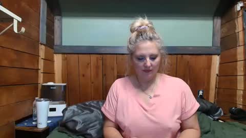 lisanixs online show from May 14, 2026, 6:37 pm