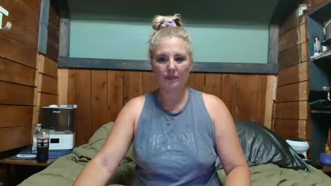 Snapshot of littlelisa1 chatting on July 10, 2026, 4:42 pm lisanixs online show from July 10, 2026, 4:42 pm