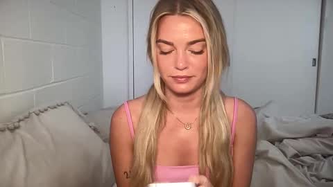 Marciabrady online show from February 25, 2025, 10:07 pm