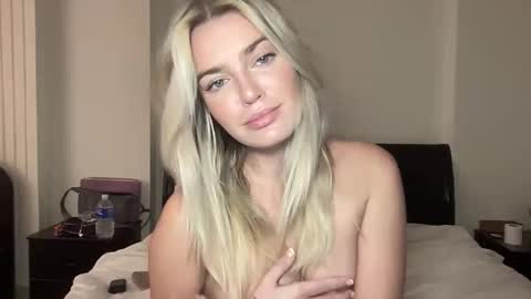 Marciabrady online show from November 11, 2025, 2:33 am