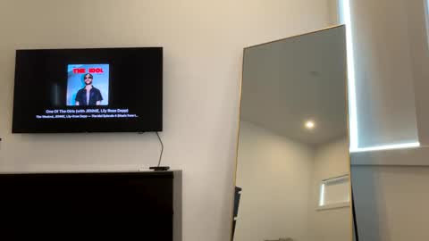 Mia online show from February 3, 2025, 8:03 pm