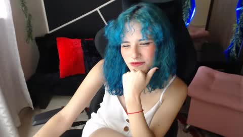 Snapshot of littlenami_ chatting on September 17, 2025, 5:47 pm LAUREN online show from September 17, 2025, 5:47 pm