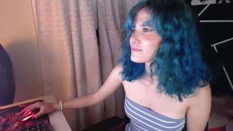 Snapshot of littlenami_ chatting on September 26, 2025, 12:58 am LAUREN online show from September 26, 2025, 12:58 am