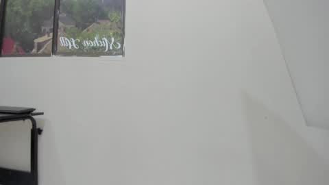 im olivia IG littleolivia01 online show from February 6, 2025, 12:48 pm