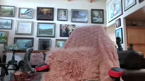 Miss D   Shows Mon Wed  Fri online show from April 13, 2026, 7:19 pm