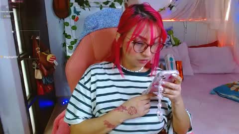 Snapshot of littlerouse_ chatting on May 23, 2026, 8:02 pm Ruby Rouse online show from May 23, 2026, 8:02 pm