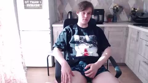 Snapshot of littlesadcabbage chatting on June 18, 2026, 2:43 pm Sonnenschein online show from June 18, 2026, 2:43 pm