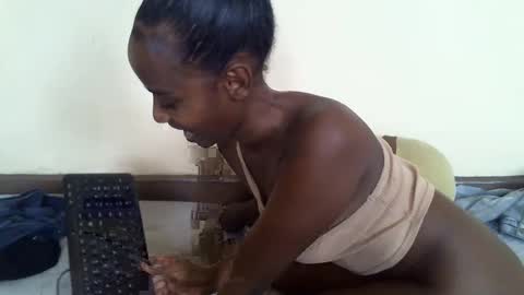 littlesandie online show from February 28, 2025, 8:53 am