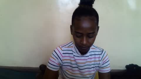 littlesandie online show from November 17, 2025, 5:24 am