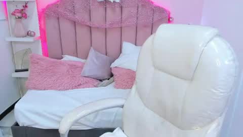  sofii  online show from April 17, 2026, 9:51 pm