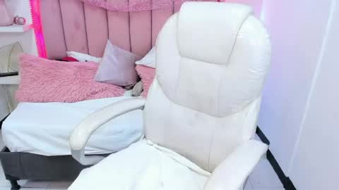  sofii  online show from April 21, 2026, 10:45 pm