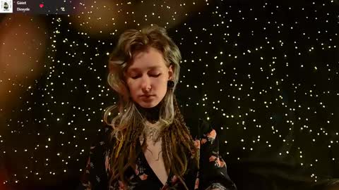 Niki  free tg channel with some photos gifs and info about streams  online show from April 1, 2026, 2:14 pm