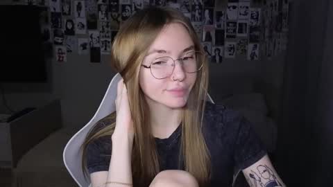 Snapshot of littlevildevil chatting on May 15, 2026, 8:10 am Eliana online show from May 15, 2026, 8:10 am