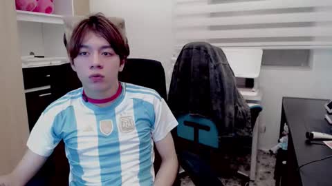 littlezhalem online show from February 17, 2026, 6:43 am