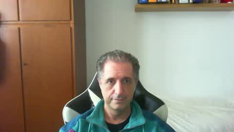 liuk53 online show from April 18, 2026, 1:59 pm