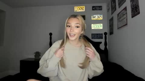 Snapshot of livvywinters chatting on March 19, 2026, 4:49 am Livvy online show from March 19, 2026, 4:49 am