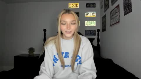 Snapshot of livvywinters chatting on March 25, 2026, 4:51 am Livvy online show from March 25, 2026, 4:51 am