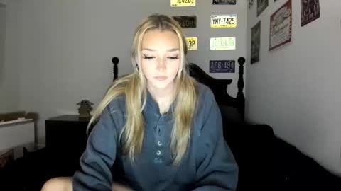 Snapshot of livvywinters chatting on March 31, 2026, 5:08 am Livvy online show from March 31, 2026, 5:08 am