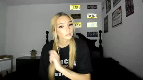 Snapshot of livvywinters chatting on April 7, 2026, 4:13 am Livvy online show from April 7, 2026, 4:13 am