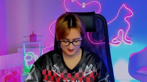 Snapshot of lixeluna chatting on April 27, 2026, 6:44 am LixeLuna online show from April 27, 2026, 6:44 am