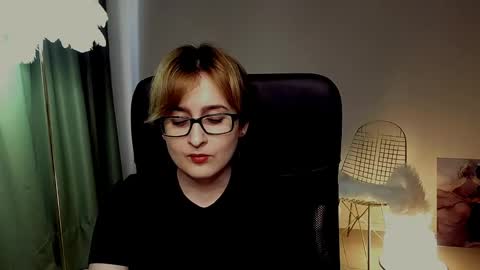 Snapshot of lixeluna chatting on May 13, 2026, 6:44 am LixeLuna online show from May 13, 2026, 6:44 am