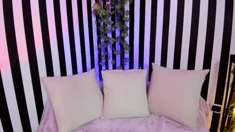 Liz  online show from September 29, 2025, 12:10 pm