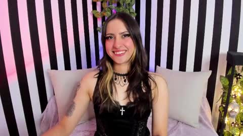 Snapshot of liz_goth chatting on May 25, 2026, 2:45 pm Liz online show from May 25, 2026, 2:45 pm
