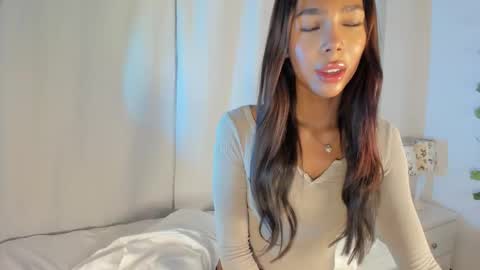 Liz Grant online show from October 17, 2025, 10:56 pm