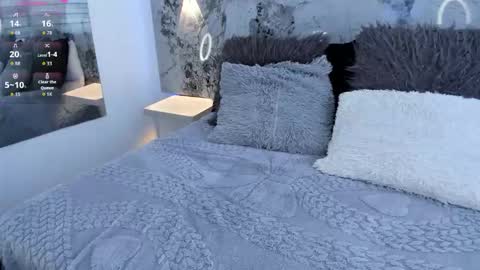 Liz  online show from October 9, 2025, 12:03 pm