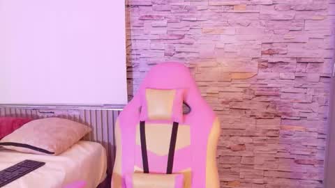 liz_monserrat online show from December 19, 2025, 7:43 pm