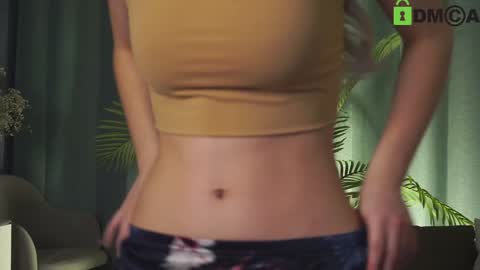 Snapshot of lizbethcoll chatting on December 28, 2024, 8:25 pm Sunnheart online show from December 28, 2024, 8:25 pm