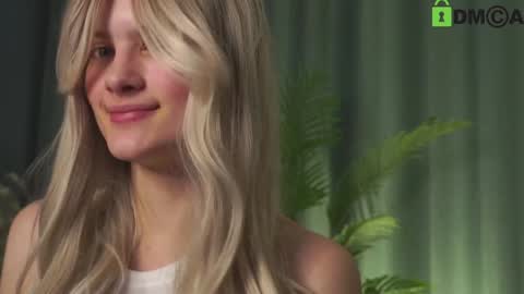 Snapshot of lizbethcoll chatting on December 29, 2024, 7:32 pm Sunnheart online show from December 29, 2024, 7:32 pm