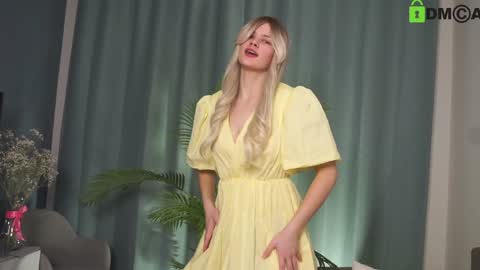 Snapshot of lizbethcoll chatting on January 21, 2025, 4:05 pm Sunnheart online show from January 21, 2025, 4:05 pm