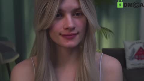 Snapshot of lizbethcoll chatting on February 23, 2025, 1:46 am Sunnheart online show from February 23, 2025, 1:46 am