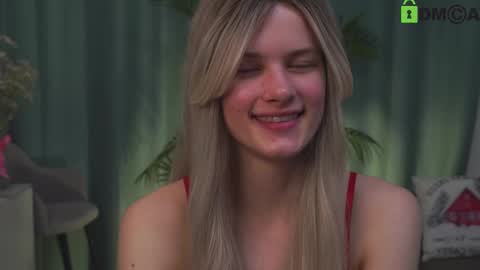 Snapshot of lizbethcoll chatting on February 25, 2025, 8:30 pm Sunnheart online show from February 25, 2025, 8:30 pm