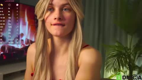 Snapshot of lizbethcoll chatting on March 9, 2025, 1:46 am Sunnheart online show from March 9, 2025, 1:46 am