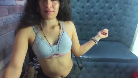 lizeth_garcia_ online show from October 18, 2025, 12:06 pm