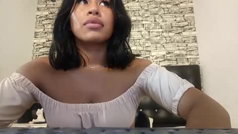 Snapshot of lizgirrl chatting on April 3, 2026, 4:43 am lizgirrl online show from April 3, 2026, 4:43 am