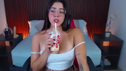 Snapshot of lizowenn_ chatting on February 12, 2025, 4:00 pm LIZETH online show from February 12, 2025, 4:00 pm