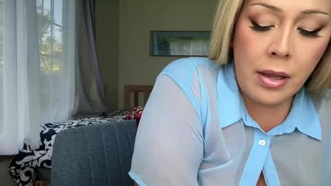 Snapshot of lizpurrxxx chatting on February 28, 2025, 7:35 pm Liz Purr online show from February 28, 2025, 7:35 pm