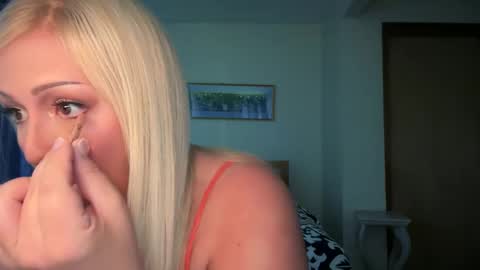 Snapshot of lizpurrxxx chatting on September 19, 2025, 7:03 pm Liz Purr online show from September 19, 2025, 7:03 pm