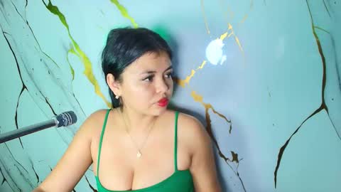 Lizz  online show from December 4, 2025, 12:03 pm