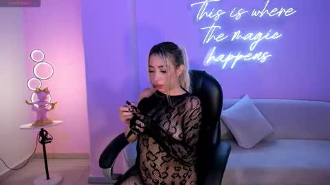 Lizz online show from October 26, 2025, 4:07 am