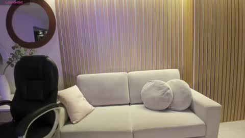 Lizzi  online show from March 10, 2025, 8:23 pm