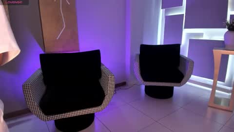 Lizzi  online show from October 11, 2025, 8:07 pm