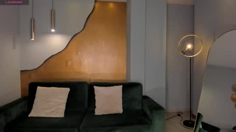 Lizzi  online show from February 3, 2026, 8:14 pm