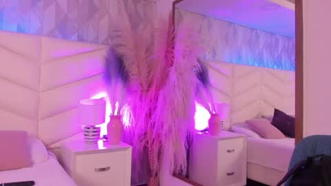 LIZZI online show from April 20, 2026, 8:32 pm