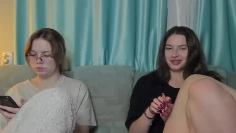 lizzi_muur online show from December 4, 2024, 8:18 pm