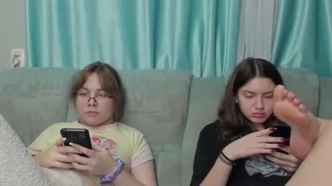 lizzi_muur online show from December 10, 2024, 8:05 pm