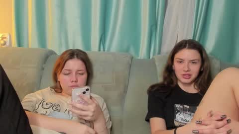 lizzi_muur online show from December 17, 2024, 9:05 pm